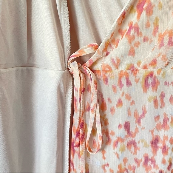 ALL in Favor Simone Floral Wrap Front Minidress - Picture 10 of 14